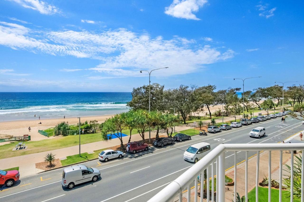Apartment Beachfront Escape In Surfers Paradise - Coasthm Gold Coast